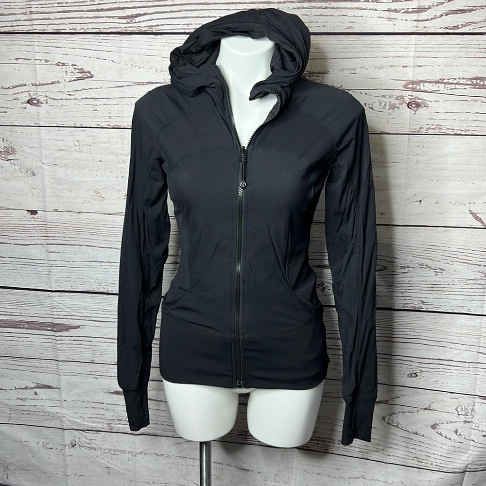 Lululemon In Flux Jacket
Deep Coal